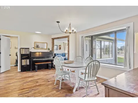 2713 Oak Street North Bend OR 97459