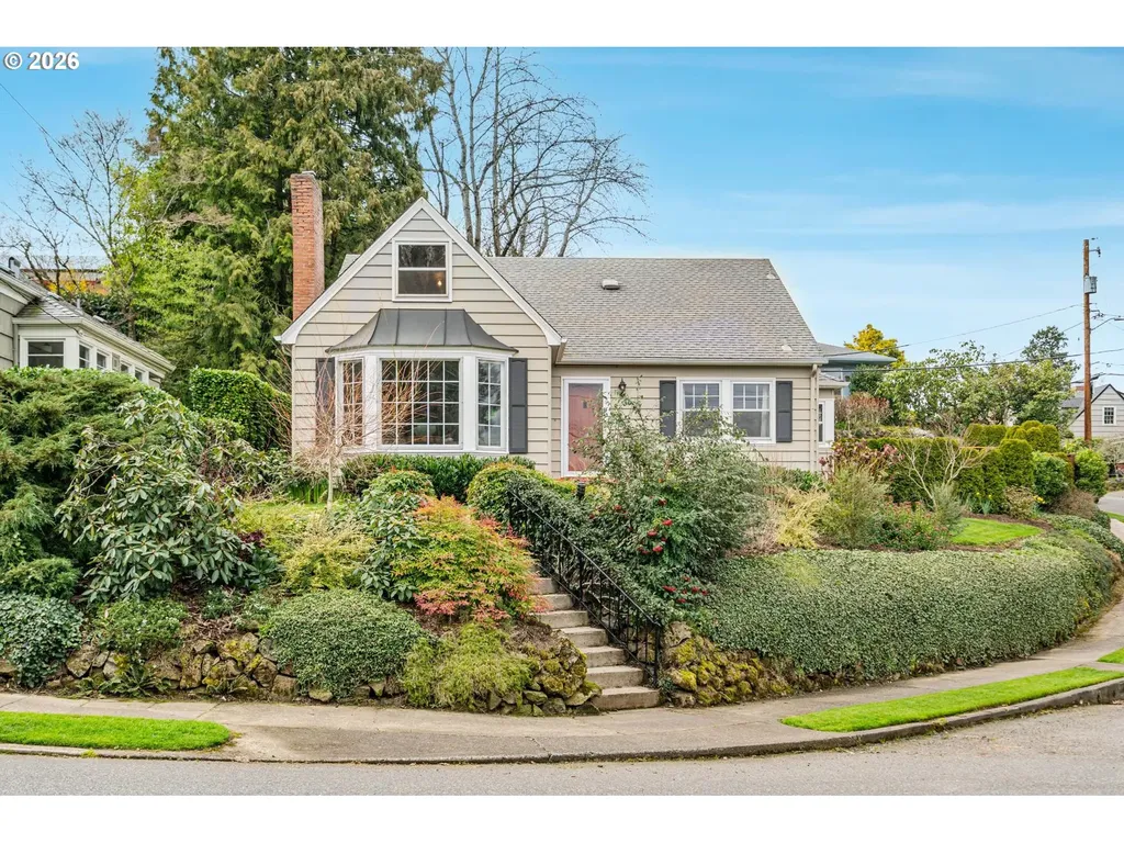 606 SW Evans Street Portland OR 97219