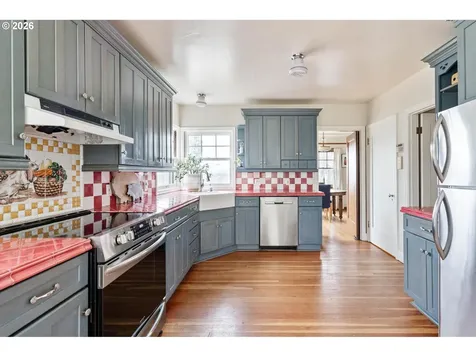 606 SW Evans Street Portland OR 97219