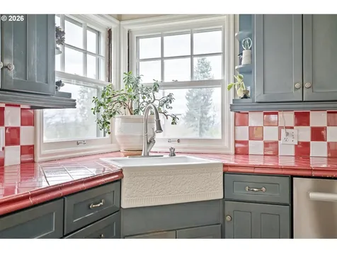 606 SW Evans Street Portland OR 97219