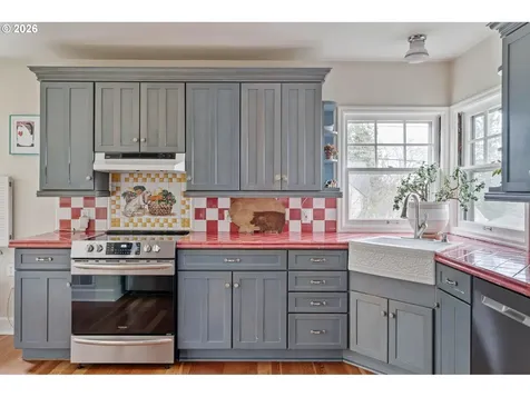 606 SW Evans Street Portland OR 97219
