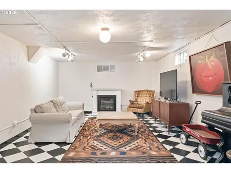 606 SW Evans Street Portland OR 97219