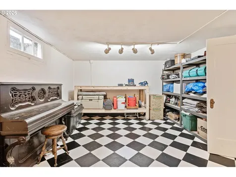 606 SW Evans Street Portland OR 97219