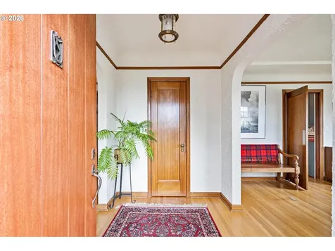 606 SW Evans Street Portland OR 97219
