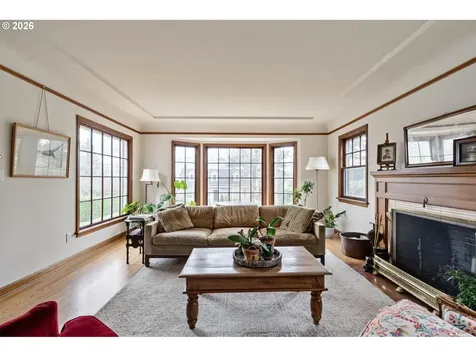 606 SW Evans Street Portland OR 97219