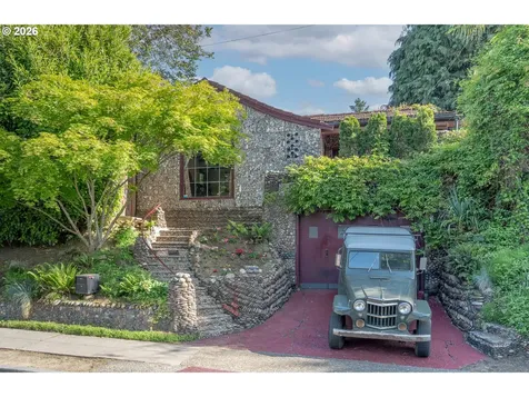 6134 E Burnside Street Portland OR 97215