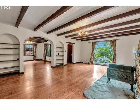 6134 E Burnside Street Portland OR 97215