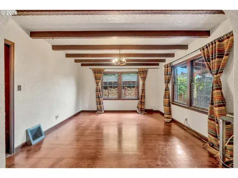 6134 E Burnside Street Portland OR 97215