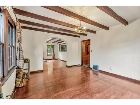 6134 E Burnside Street Portland OR 97215