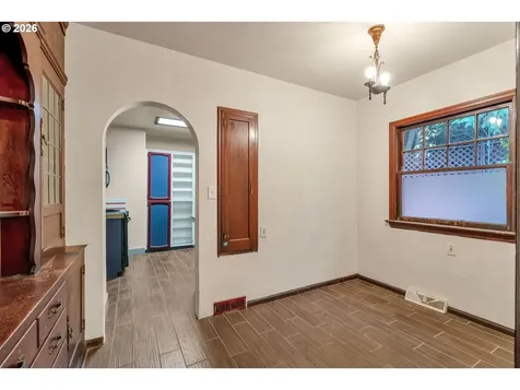 6134 E Burnside Street Portland OR 97215