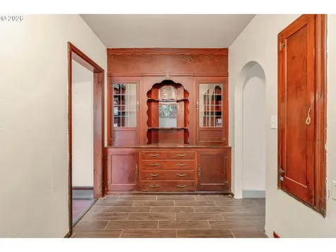 6134 E Burnside Street Portland OR 97215