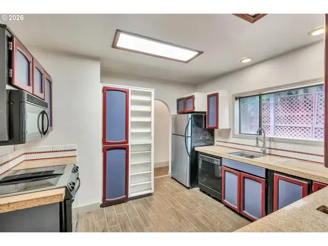 6134 E Burnside Street Portland OR 97215