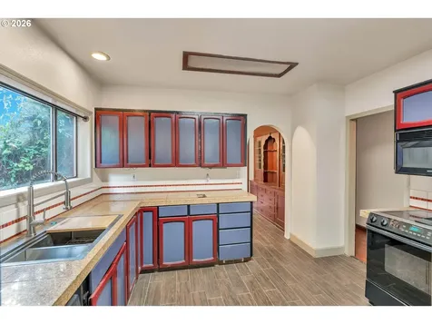 6134 E Burnside Street Portland OR 97215