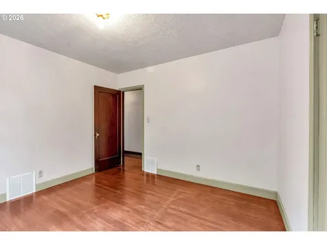 6134 E Burnside Street Portland OR 97215