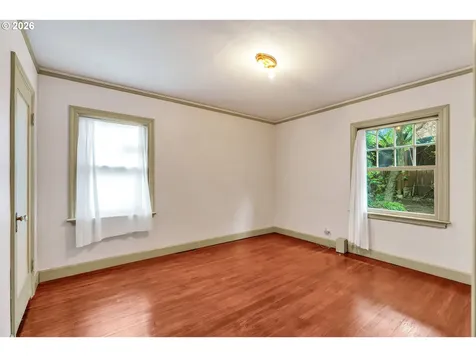 6134 E Burnside Street Portland OR 97215