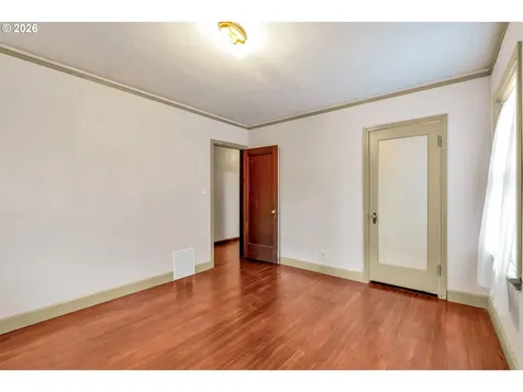 6134 E Burnside Street Portland OR 97215