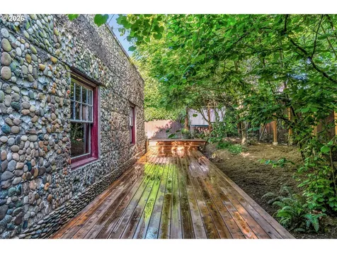6134 E Burnside Street Portland OR 97215