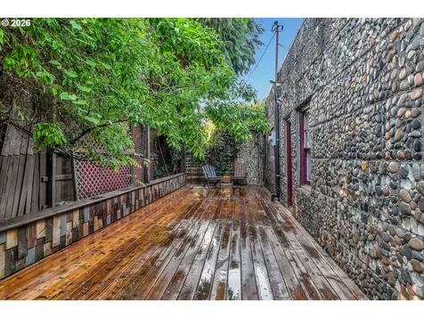 6134 E Burnside Street Portland OR 97215