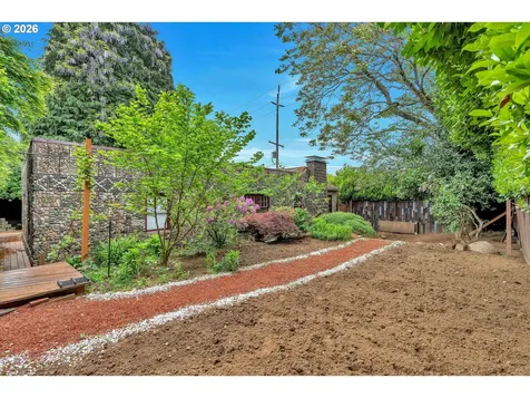 6134 E Burnside Street Portland OR 97215