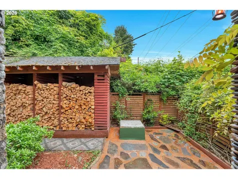 6134 E Burnside Street Portland OR 97215