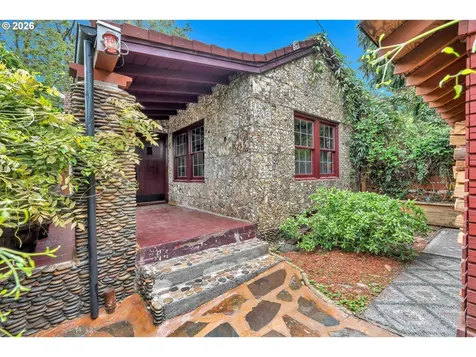6134 E Burnside Street Portland OR 97215