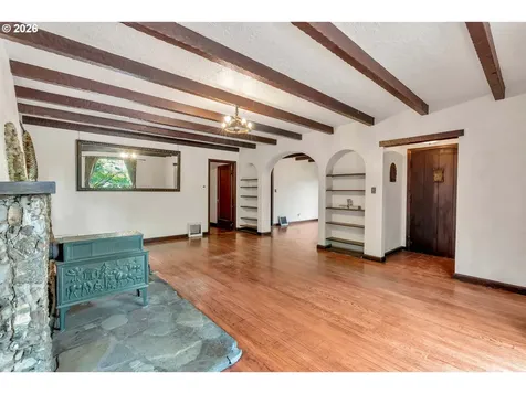 6134 E Burnside Street Portland OR 97215