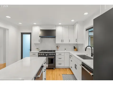 5619 SW Windsor Court Portland OR 97221