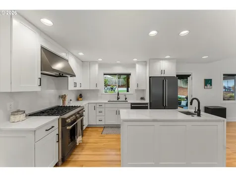 5619 SW Windsor Court Portland OR 97221