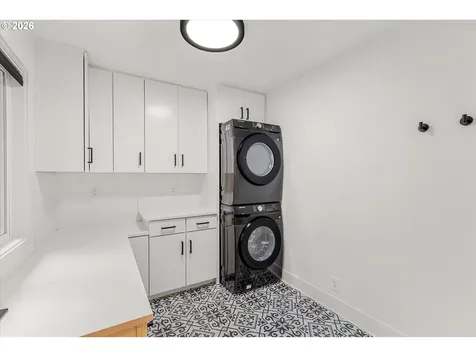 5619 SW Windsor Court Portland OR 97221