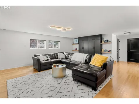 5619 SW Windsor Court Portland OR 97221