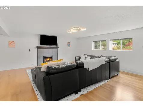 5619 SW Windsor Court Portland OR 97221