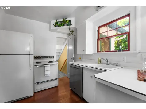 6908 SW 55th Avenue Portland OR 97219