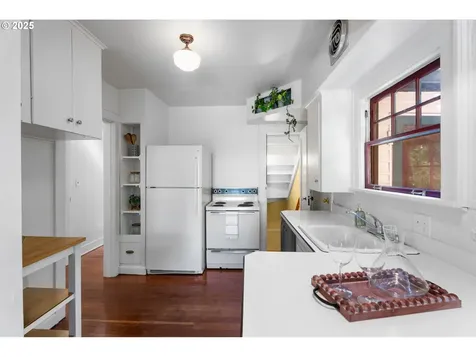 6908 SW 55th Avenue Portland OR 97219