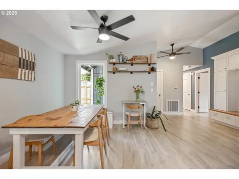 1146 SW James Court Dundee OR 97115