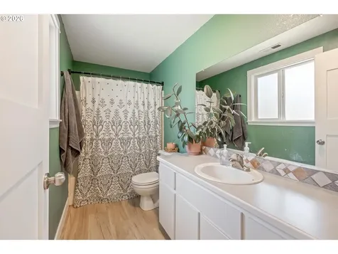 1146 SW James Court Dundee OR 97115