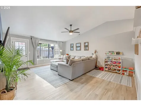 1146 SW James Court Dundee OR 97115