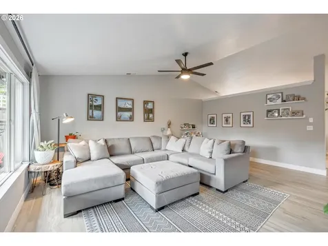 1146 SW James Court Dundee OR 97115