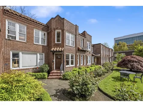 4353 NE Halsey Street Portland OR 97213