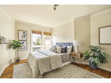 4353 NE Halsey Street Portland OR 97213