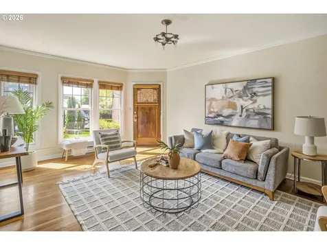 4353 NE Halsey Street Portland OR 97213