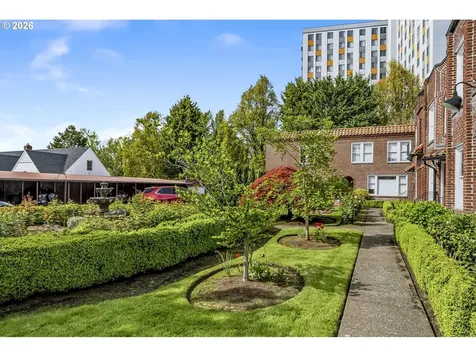 4353 NE Halsey Street Portland OR 97213