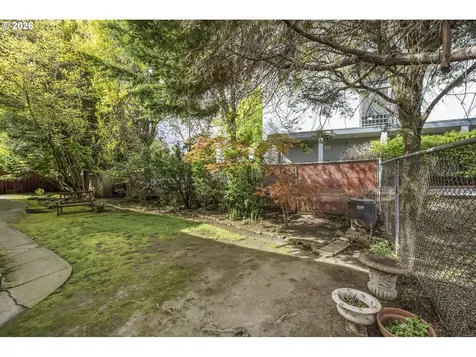 4353 NE Halsey Street Portland OR 97213