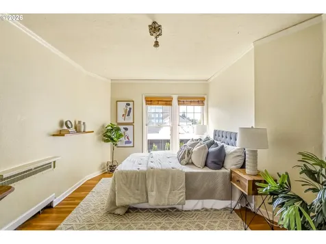4353 NE Halsey Street Portland OR 97213