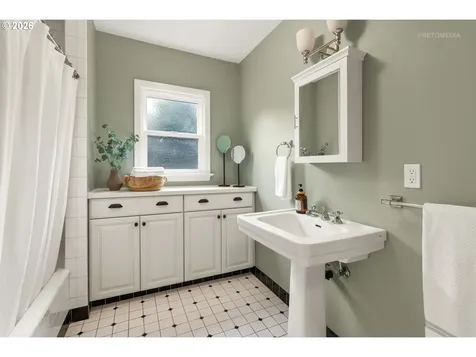 1915 NE 56th Avenue Portland OR 97213