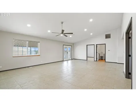 1385 NE Main Avenue Irrigon OR 97844