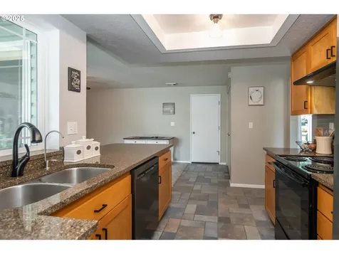 1762 E Fourth Avenue Sutherlin OR 97479
