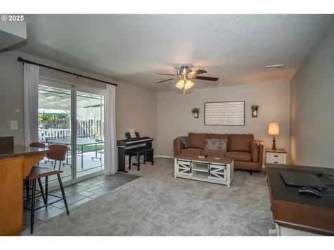 1762 E Fourth Avenue Sutherlin OR 97479
