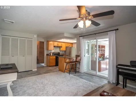 1762 E Fourth Avenue Sutherlin OR 97479