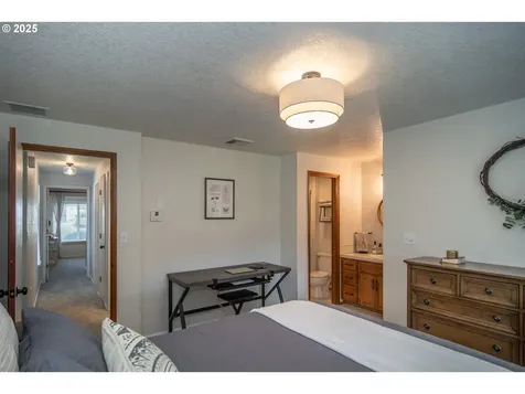 1762 E Fourth Avenue Sutherlin OR 97479