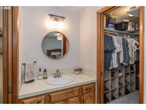 1762 E Fourth Avenue Sutherlin OR 97479
